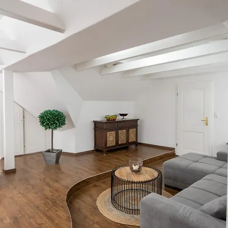 Kleiner Storch - Seehotel Duemmer * Hüde